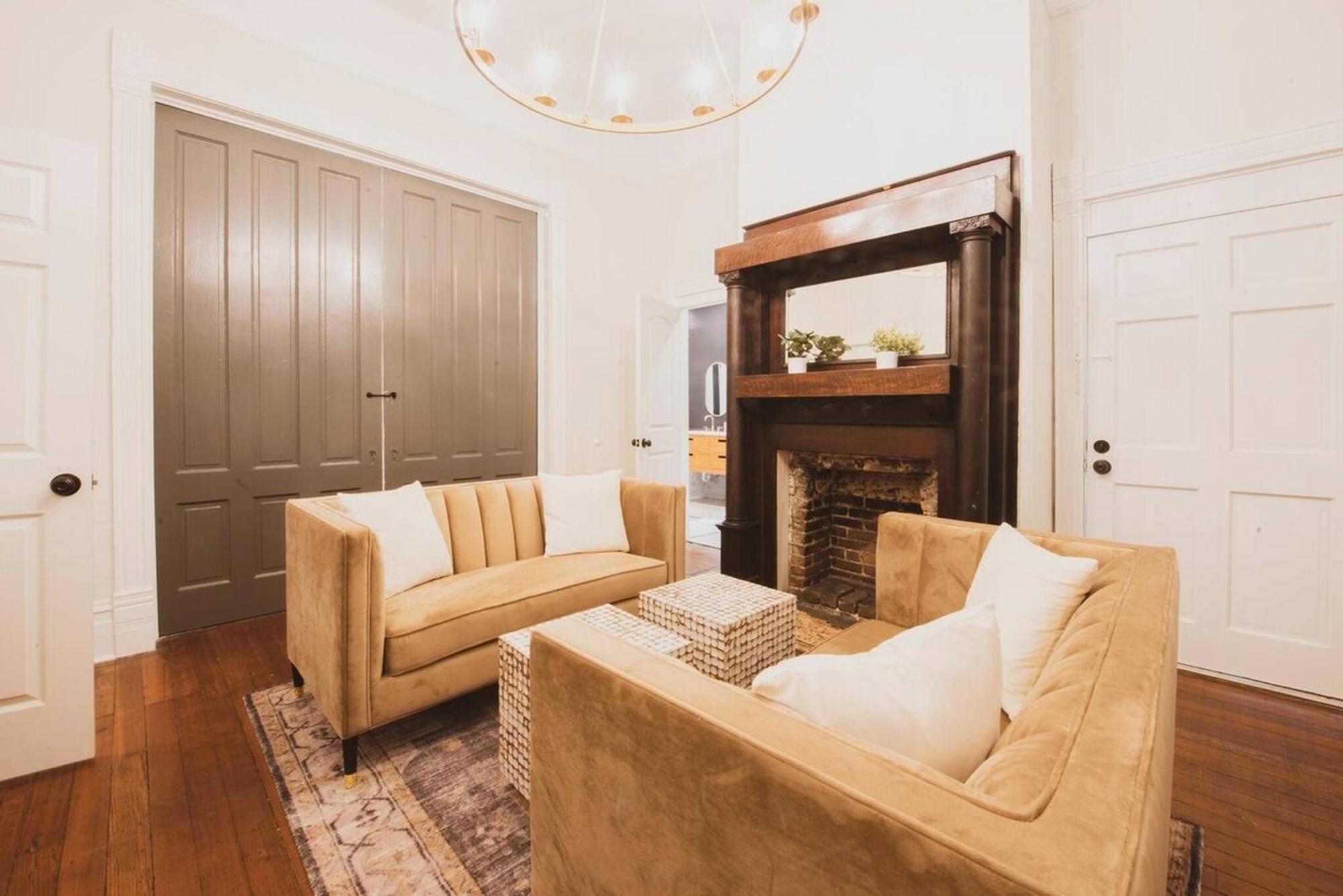 Massive 9bdr Courtyard Estate Near Forsyth Park