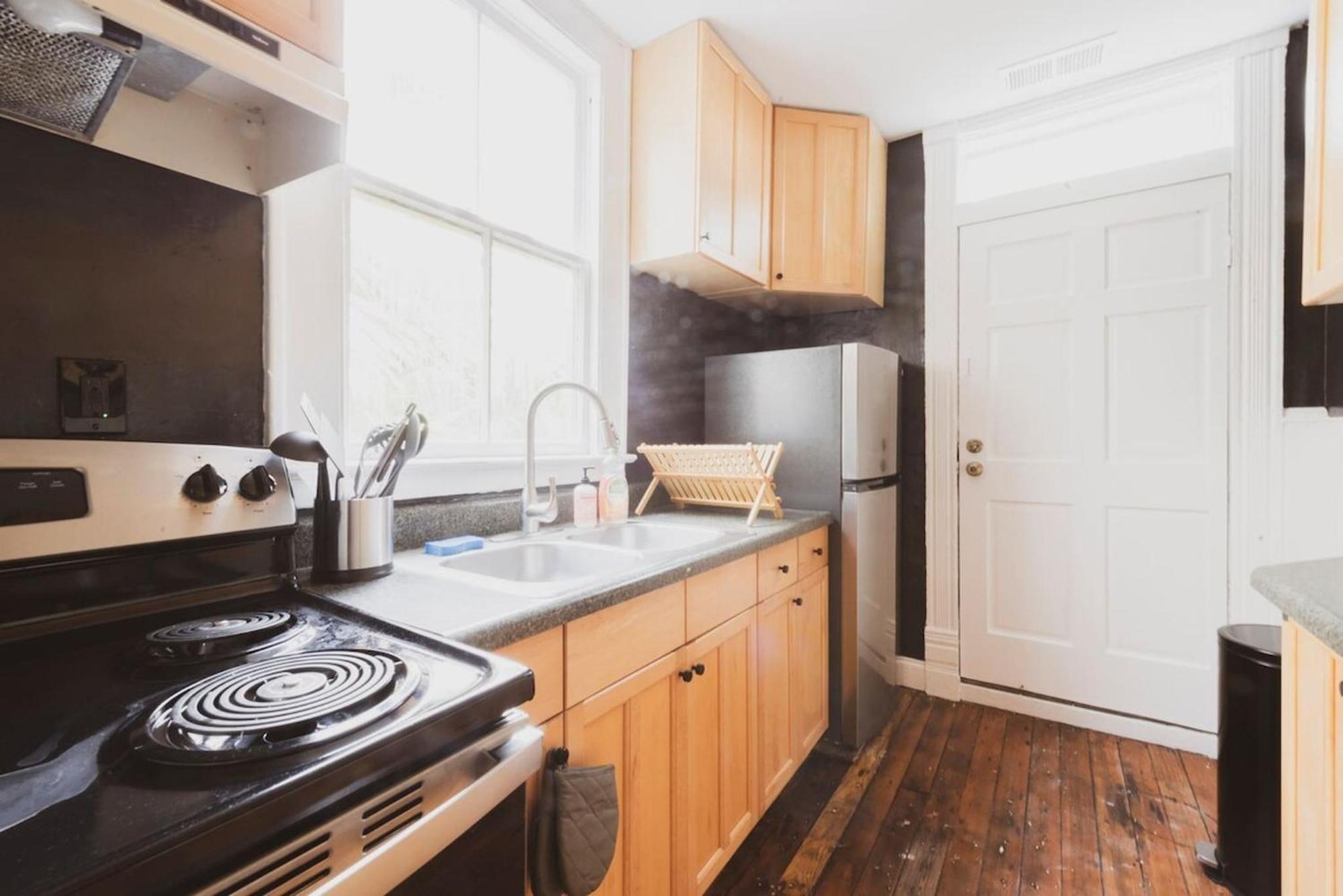 Massive 9bdr Courtyard Estate Near Forsyth Park *